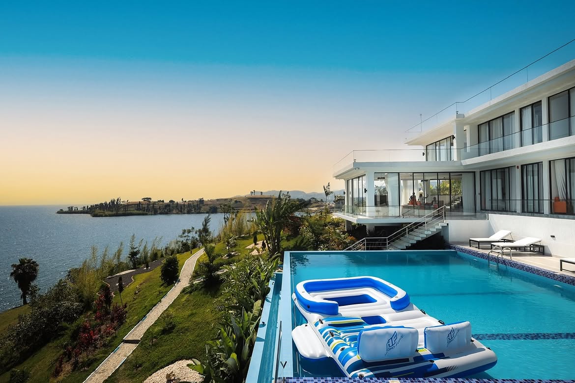 Ever Retreat villa and infinity pool overlooking Lake Kivu